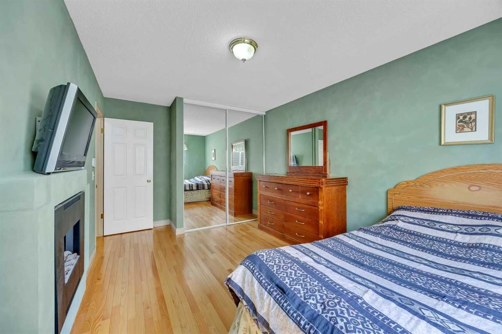 189 Applemead Close Se, Calgary, AB - Indoor Photo Showing Bedroom