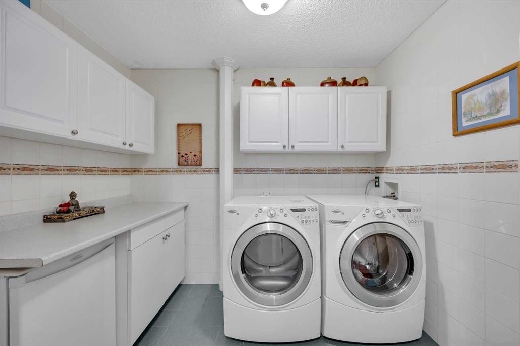 189 Applemead Close Se, Calgary, AB - Indoor Photo Showing Laundry Room