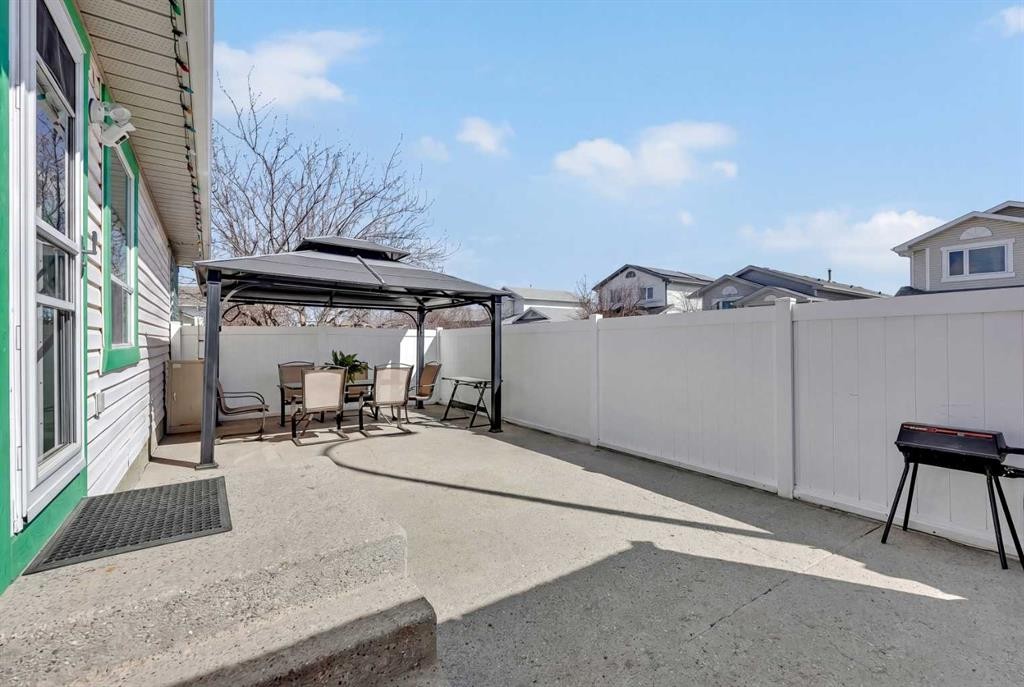 189 Applemead Close Se, Calgary, AB - Outdoor