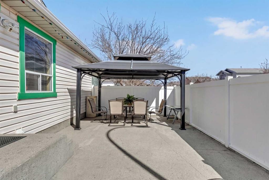 189 Applemead Close Se, Calgary, AB - Outdoor