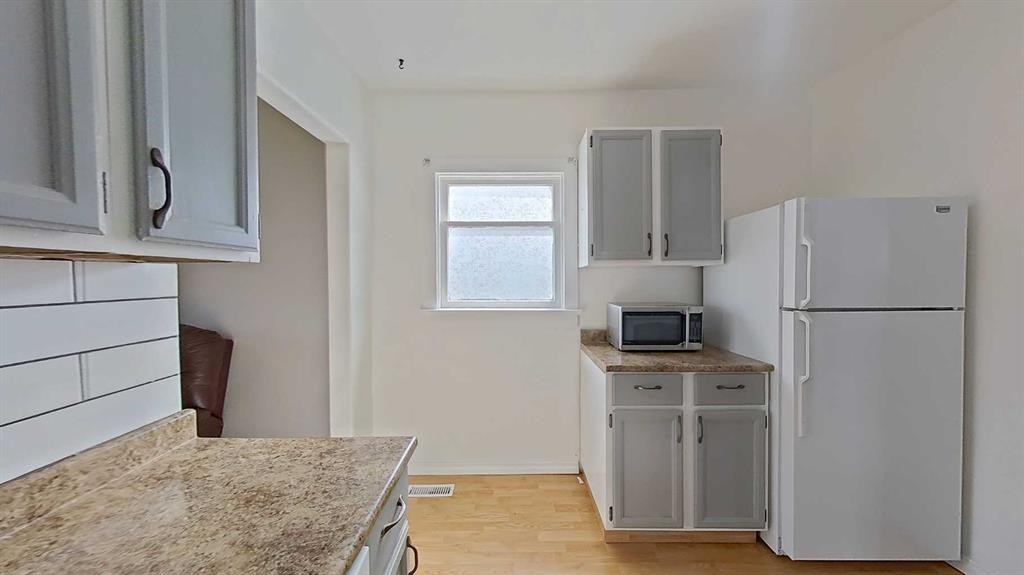 309 52 Avenue West, Claresholm, AB - Indoor Photo Showing Kitchen