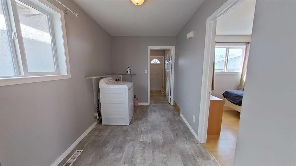 309 52 Avenue West, Claresholm, AB - Indoor Photo Showing Laundry Room