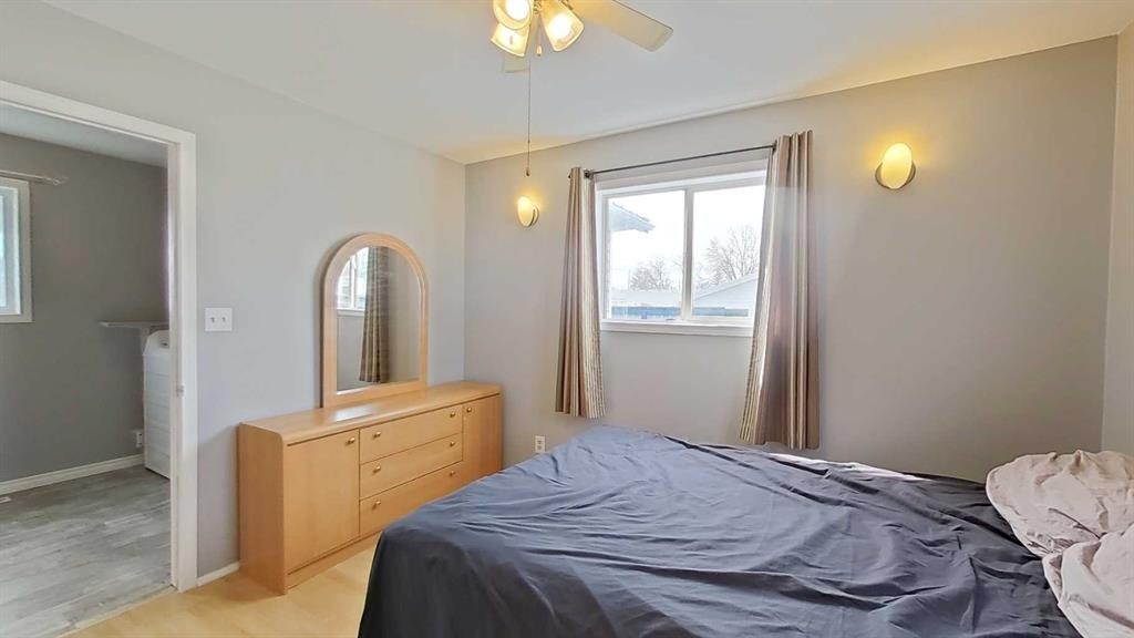 309 52 Avenue West, Claresholm, AB - Indoor Photo Showing Bedroom