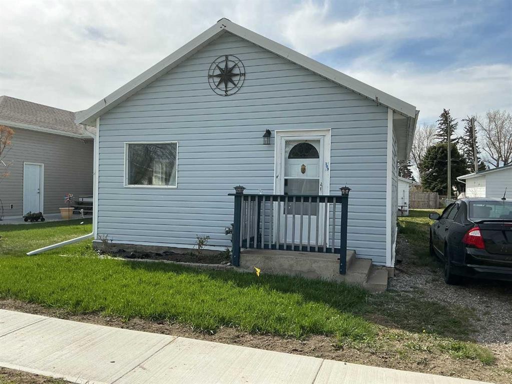 309 52 Avenue West, Claresholm, AB - Outdoor
