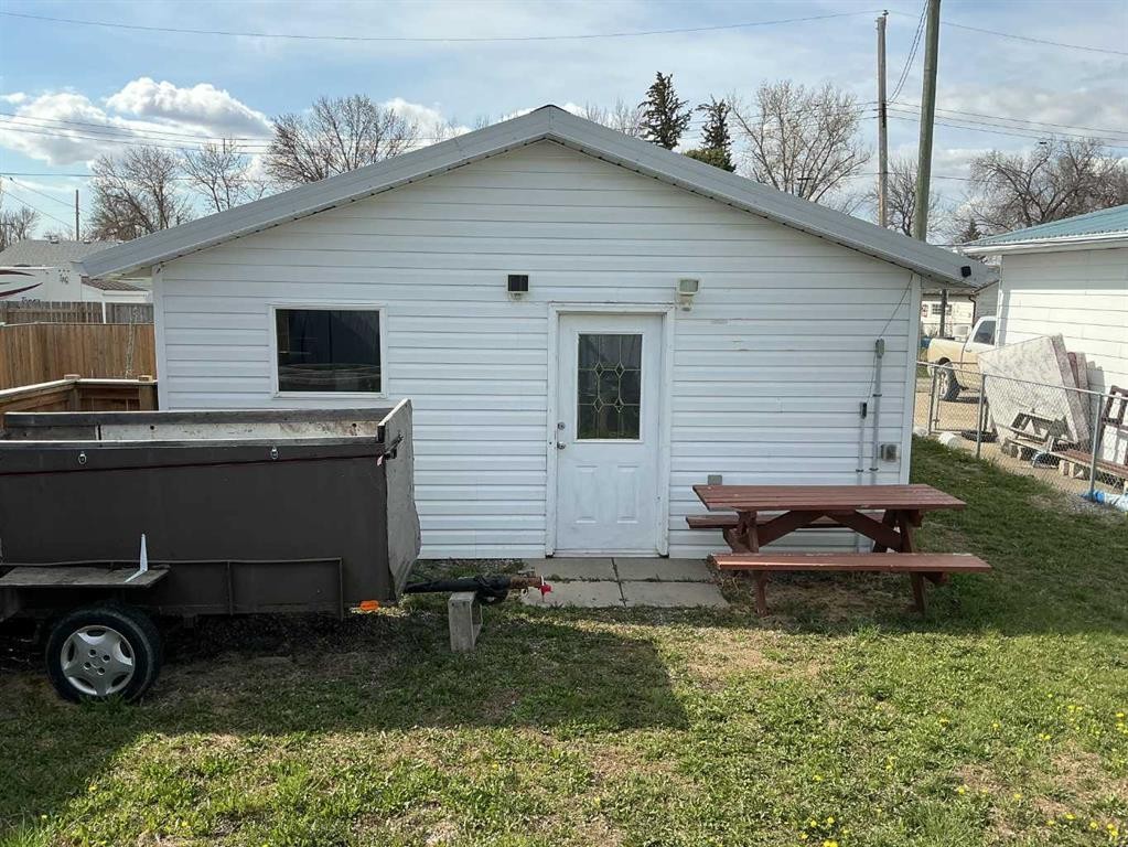 309 52 Avenue West, Claresholm, AB - Outdoor With Exterior