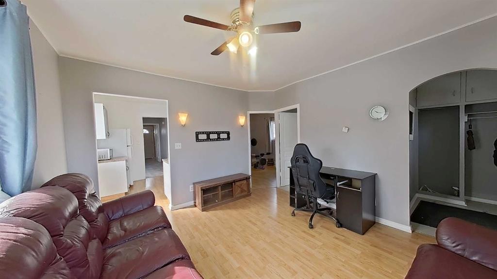 309 52 Avenue West, Claresholm, AB - Indoor
