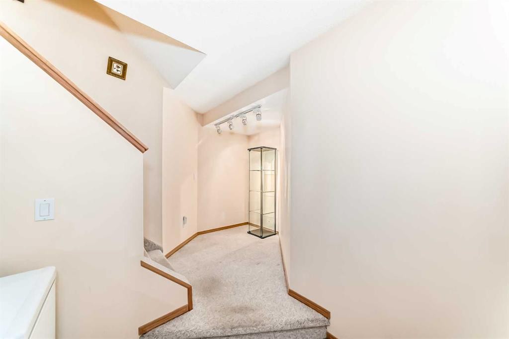 83 Hawkmount Green Nw, Calgary, AB - Indoor Photo Showing Other Room