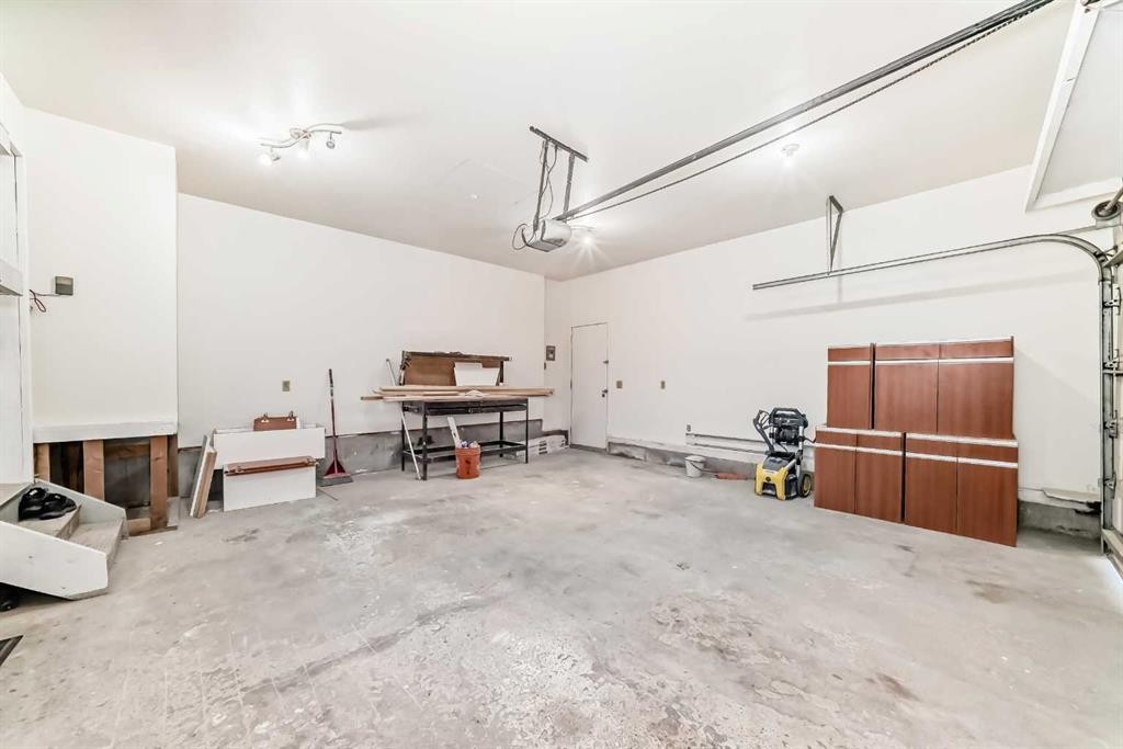 11323 Coventry Boulevard Ne, Calgary, AB - Indoor Photo Showing Garage