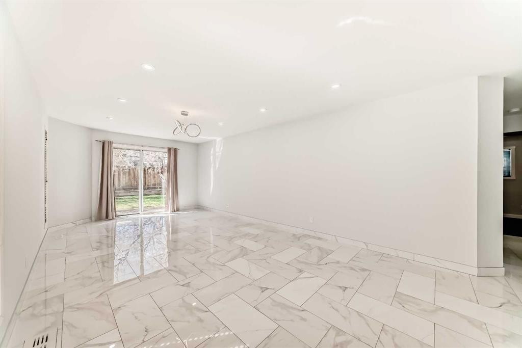 11323 Coventry Boulevard Ne, Calgary, AB - Indoor Photo Showing Other Room