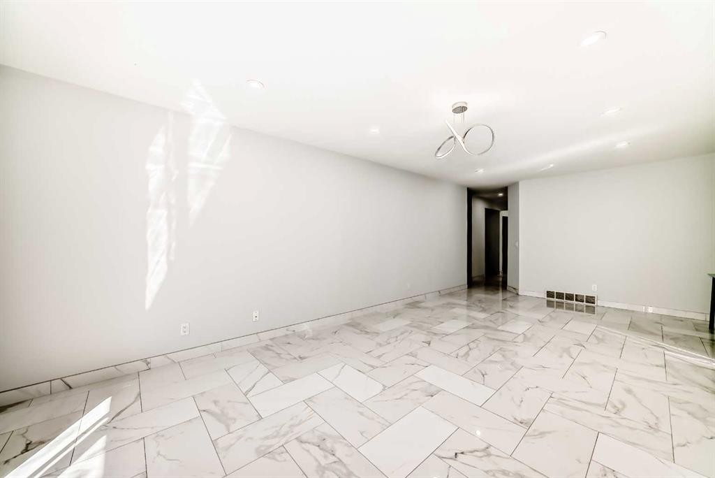 11323 Coventry Boulevard Ne, Calgary, AB - Indoor Photo Showing Other Room