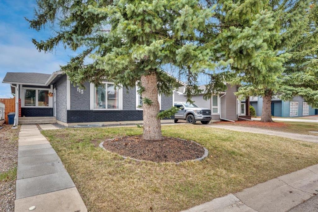 112 Thorson Crescent, Okotoks, AB - Outdoor With Facade
