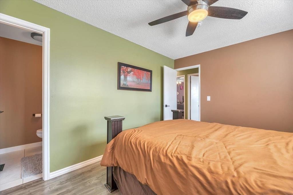 112 Thorson Crescent, Okotoks, AB - Indoor Photo Showing Bedroom