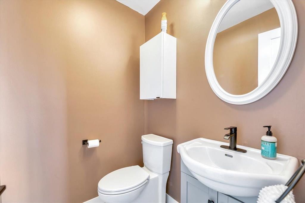 112 Thorson Crescent, Okotoks, AB - Indoor Photo Showing Bathroom