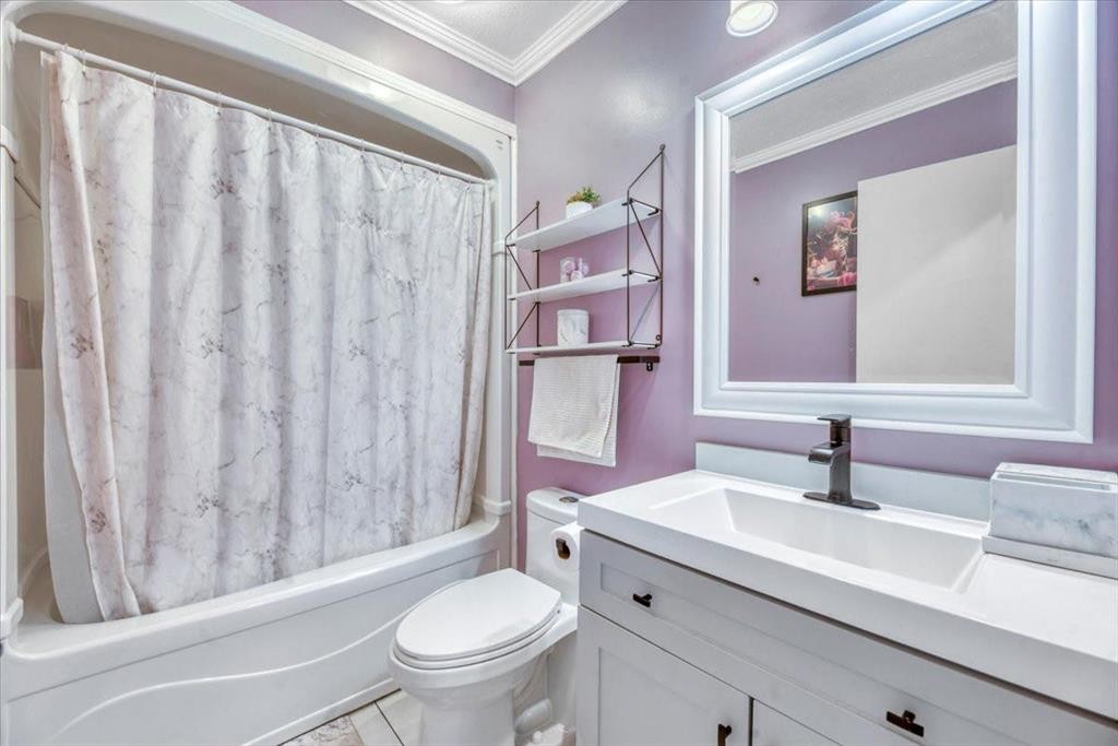 112 Thorson Crescent, Okotoks, AB - Indoor Photo Showing Bathroom