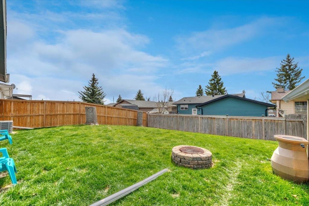 112 Thorson Crescent, Okotoks, AB - Outdoor With Backyard