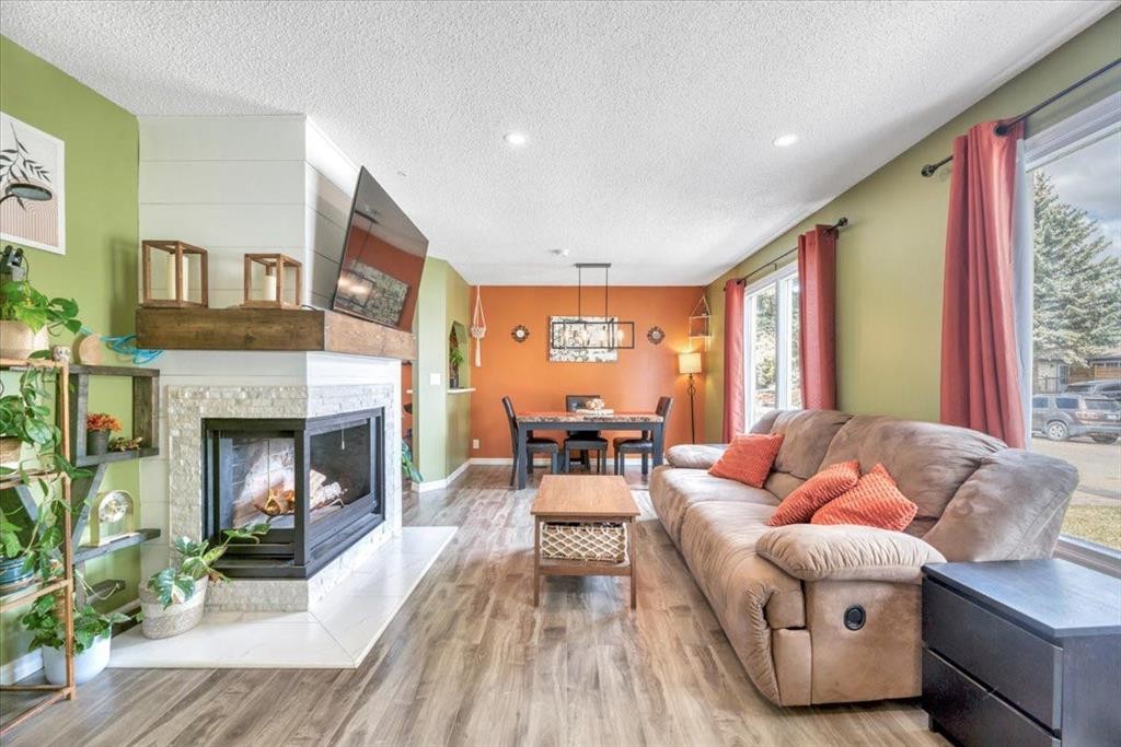 112 Thorson Crescent, Okotoks, AB - Indoor Photo Showing Living Room With Fireplace