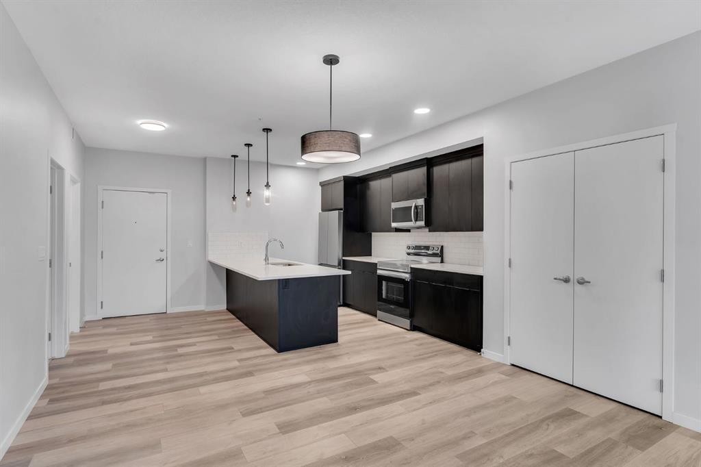 3201-220 Seton Grove Se, Calgary, AB - Indoor Photo Showing Kitchen