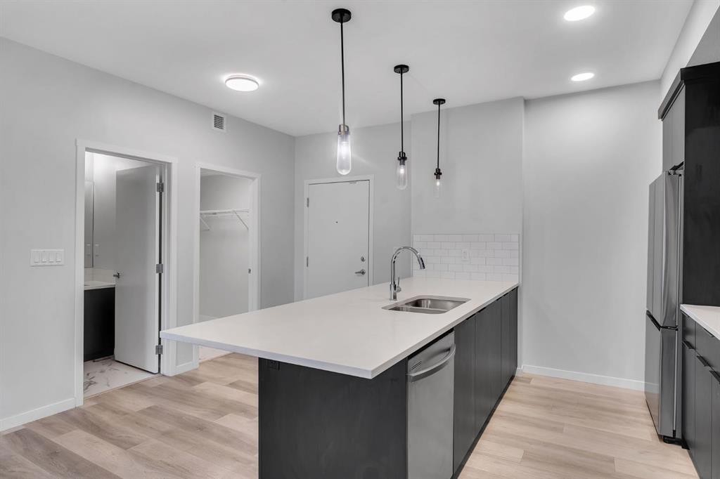 3201-220 Seton Grove Se, Calgary, AB - Indoor Photo Showing Kitchen With Double Sink With Upgraded Kitchen