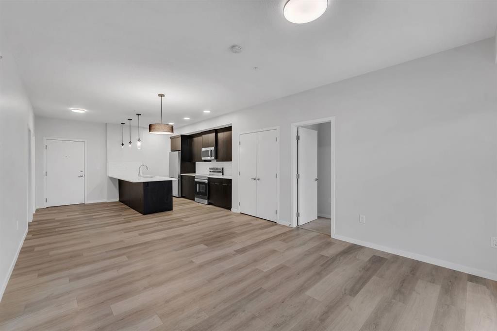 3201-220 Seton Grove Se, Calgary, AB - Indoor Photo Showing Kitchen
