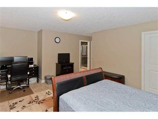 46 Mahogany Passage Se, Calgary, AB - Indoor Photo Showing Bedroom