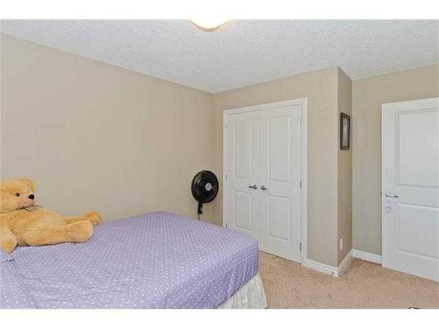 46 Mahogany Passage Se, Calgary, AB - Indoor Photo Showing Bedroom