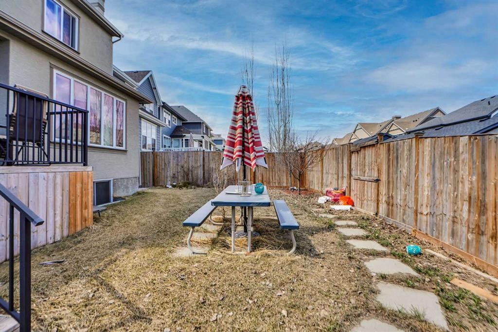 46 Mahogany Passage Se, Calgary, AB - Outdoor