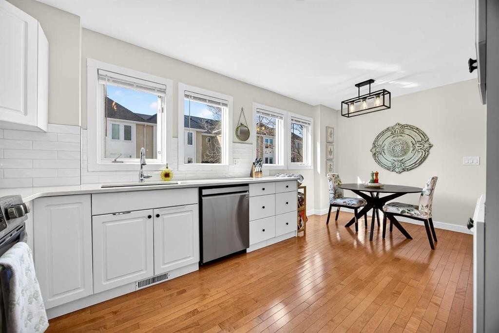 94 Candle Terrace Sw, Calgary, AB