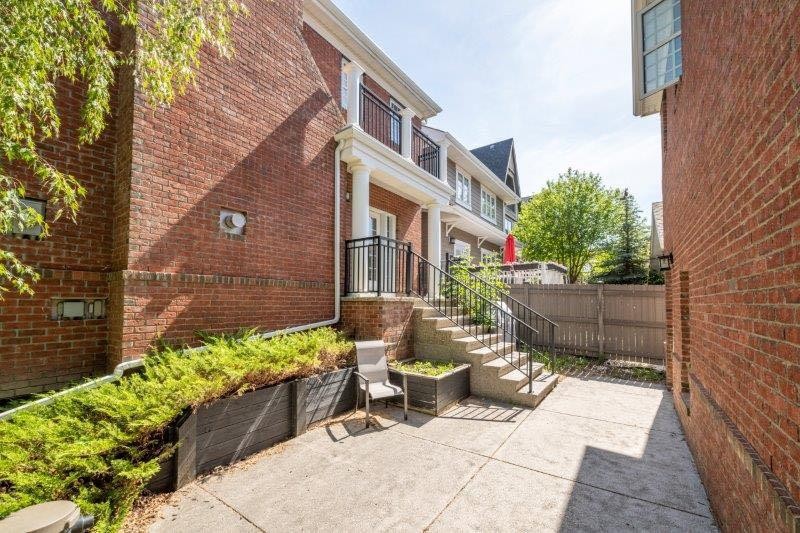 1 Murmansk Way Sw, Calgary, AB - Outdoor