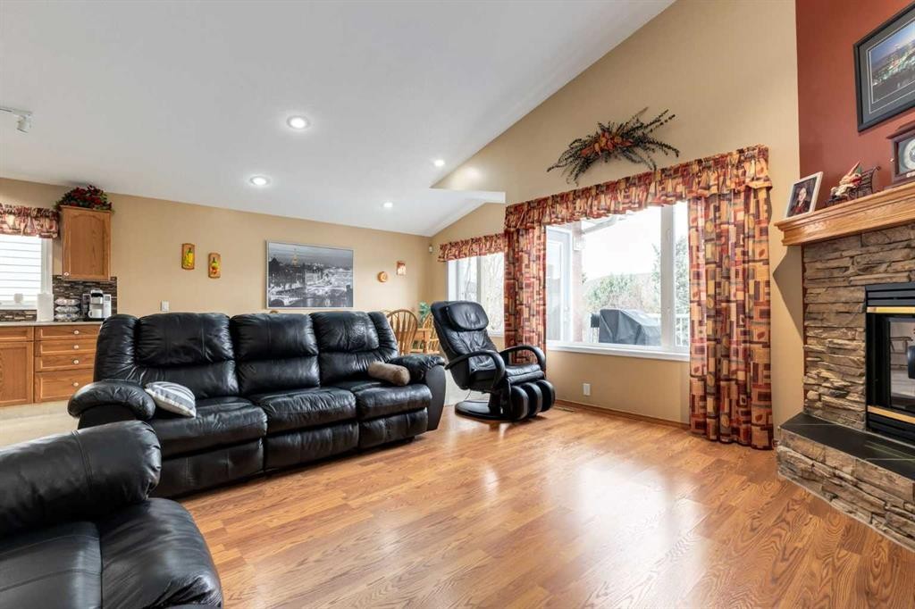 24 Sunmeadows Court Se, Calgary, AB - Indoor Photo Showing Living Room With Fireplace