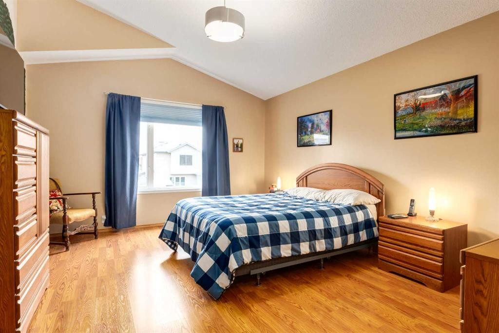 24 Sunmeadows Court Se, Calgary, AB - Indoor Photo Showing Bedroom