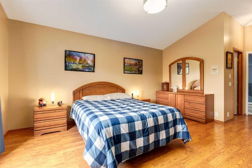24 Sunmeadows Court Se, Calgary, AB - Indoor Photo Showing Bedroom
