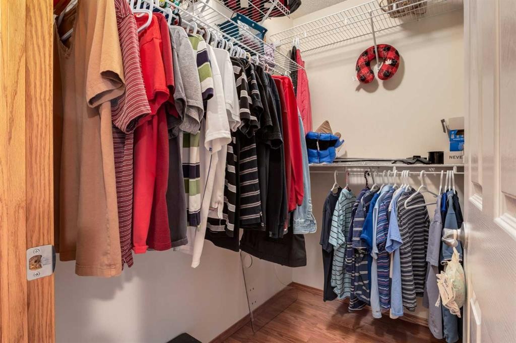 24 Sunmeadows Court Se, Calgary, AB - Indoor With Storage