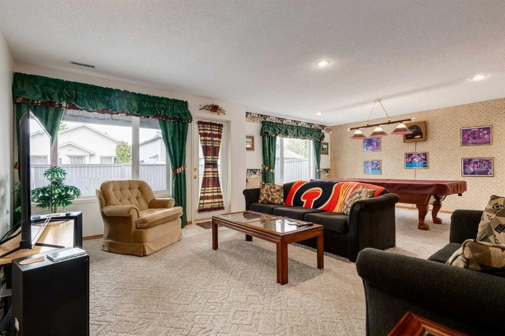 24 Sunmeadows Court Se, Calgary, AB - Indoor