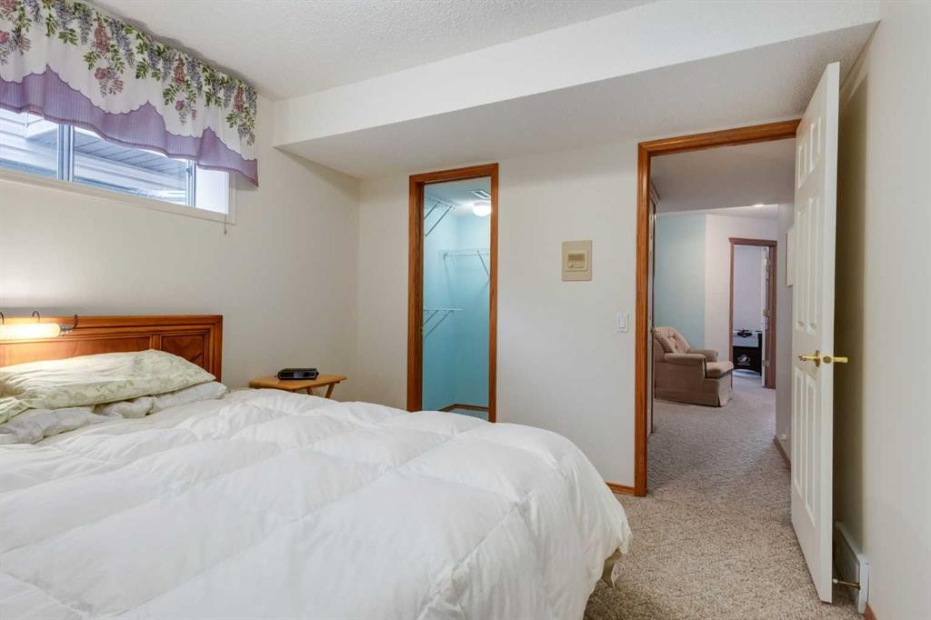 24 Sunmeadows Court Se, Calgary, AB - Indoor Photo Showing Bedroom