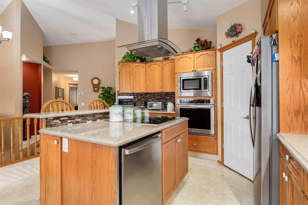 24 Sunmeadows Court Se, Calgary, AB - Indoor Photo Showing Kitchen