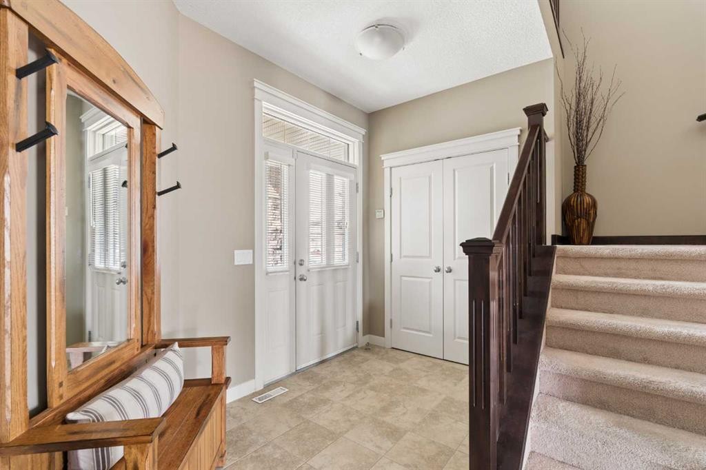 417 Silverado Boulevard Sw, Calgary, AB - Indoor Photo Showing Other Room