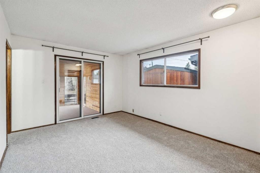 1260 Lake Sylvan Drive Se, Calgary, AB - Indoor Photo Showing Other Room