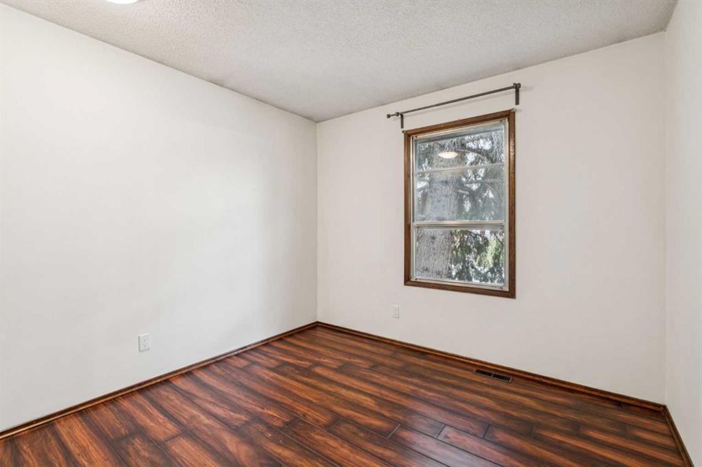 1260 Lake Sylvan Drive Se, Calgary, AB - Indoor Photo Showing Other Room