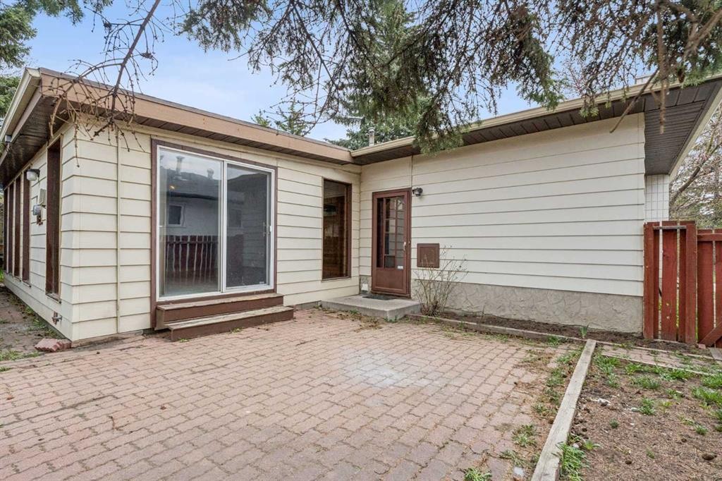 1260 Lake Sylvan Drive Se, Calgary, AB - Outdoor With Exterior