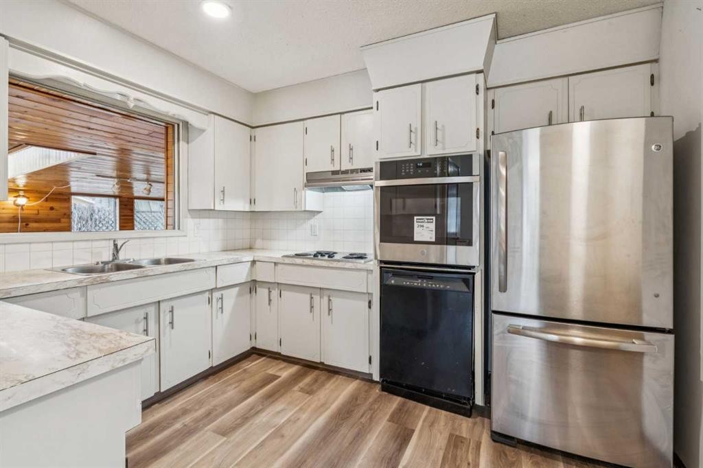 1260 Lake Sylvan Drive Se, Calgary, AB - Indoor Photo Showing Kitchen With Double Sink