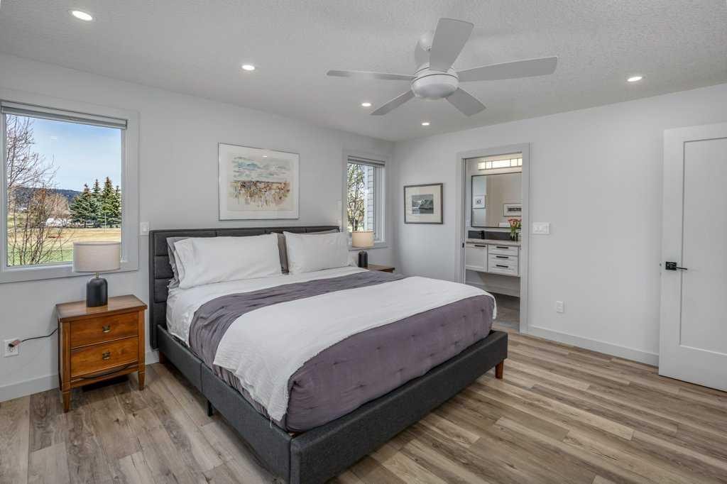 79 Riverview Circle, Cochrane, AB - Indoor Photo Showing Bedroom