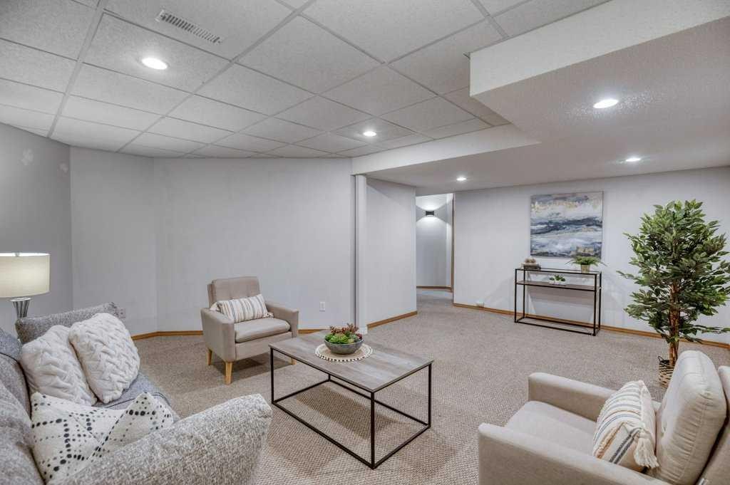 79 Riverview Circle, Cochrane, AB - Indoor