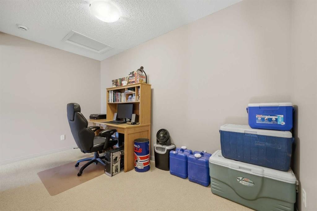 18 Auburn Bay Common Se, Calgary, AB - Indoor Photo Showing Other Room