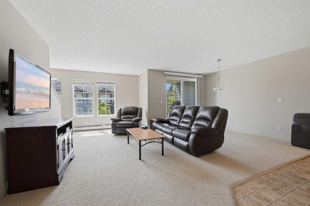 18 Auburn Bay Common Se, Calgary, AB - Indoor Photo Showing Living Room
