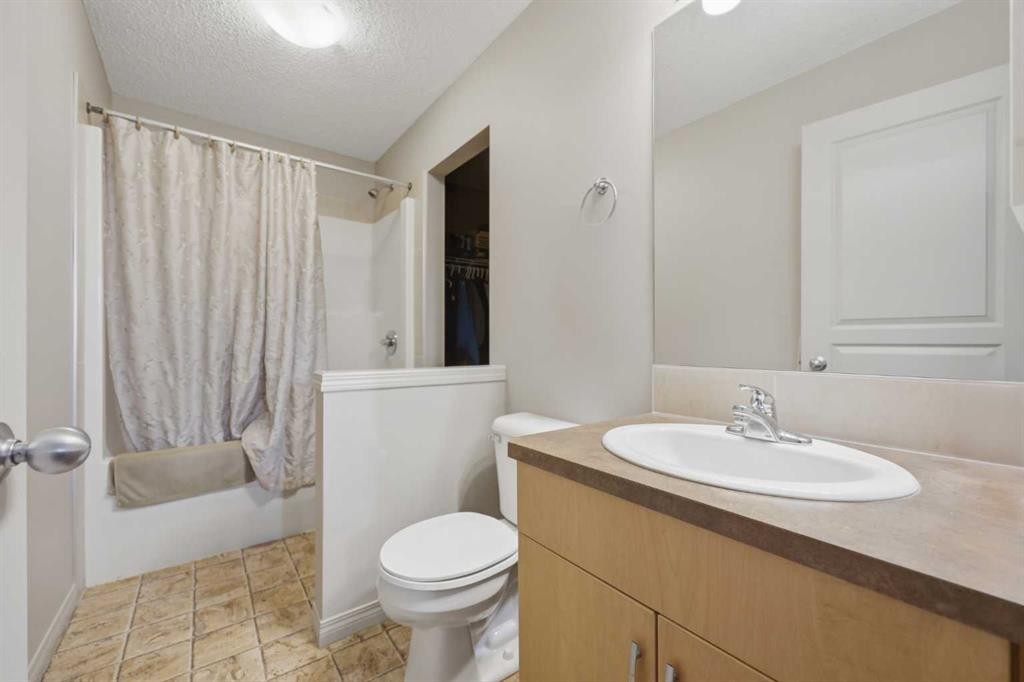 18 Auburn Bay Common Se, Calgary, AB - Indoor Photo Showing Bathroom