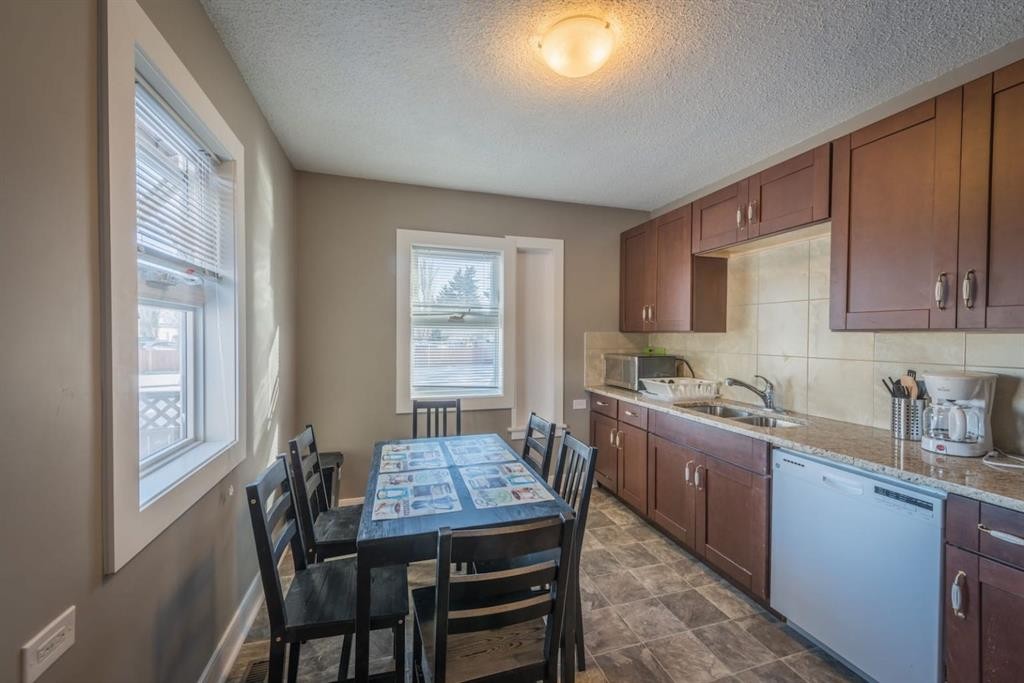 206 15 Avenue Ne, Calgary, AB - Indoor