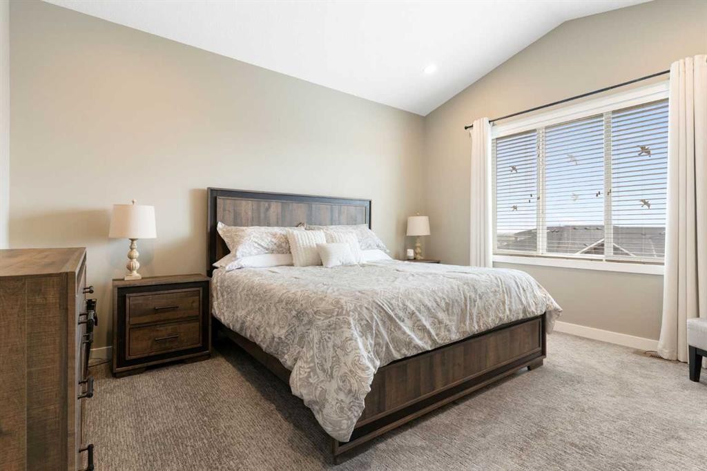 71 Sherview Grove Nw, Calgary, AB - Indoor Photo Showing Bedroom