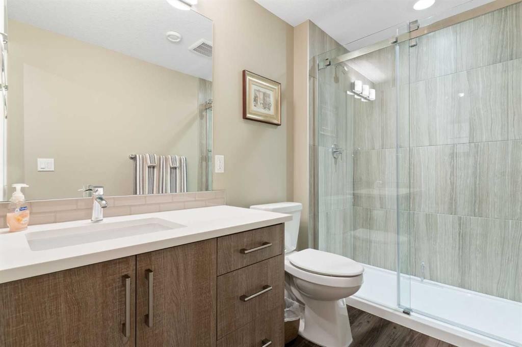 71 Sherview Grove Nw, Calgary, AB - Indoor Photo Showing Bathroom