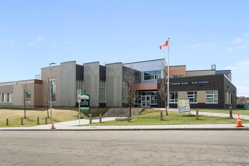71 Sherview Grove Nw, Calgary, AB - Outdoor