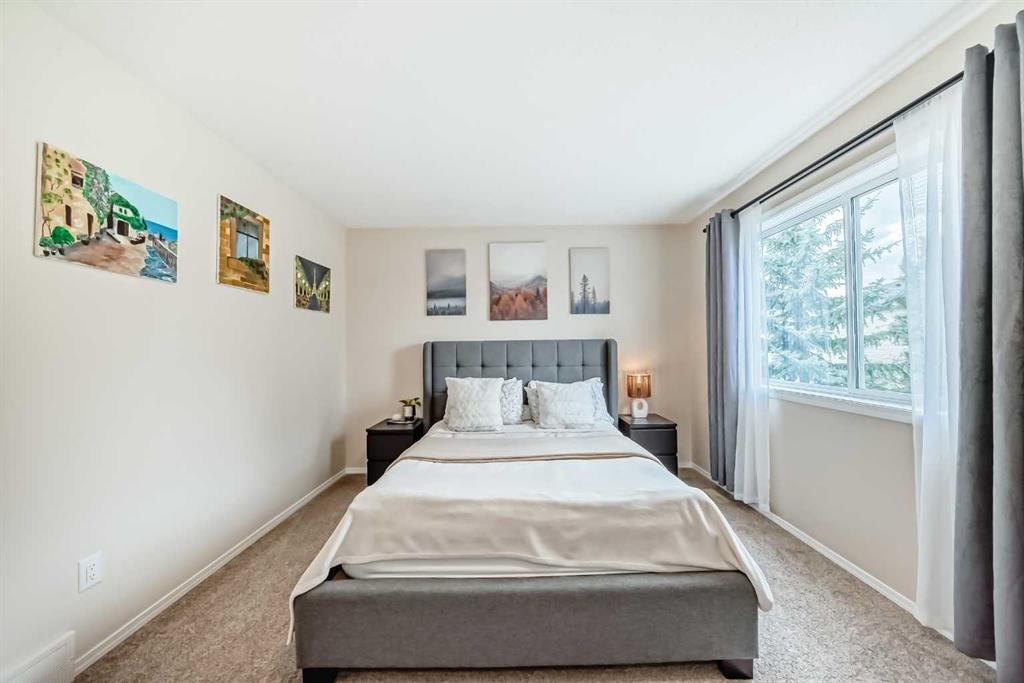 103 Everstone Place Sw, Calgary, AB - Indoor Photo Showing Bedroom